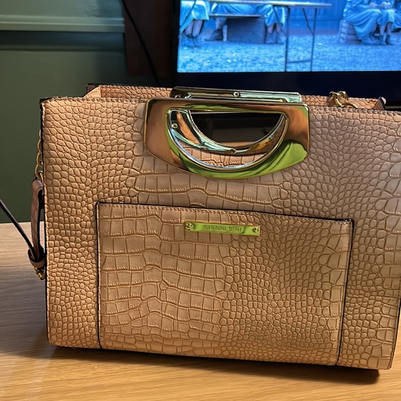 GIANNI BINI Purse Soft Pink Crocodile Print with Gold Hardware - Picture 1 of 8
